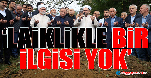 CENAZE TÖRENİNDE KURAN OKUYAN 