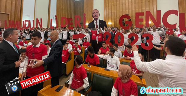 CHP GRUP TOPLANTI SALONUNDA 600 GENÇ KILIÇDAROĞLU’NA SÜRPRİZ YAPTI