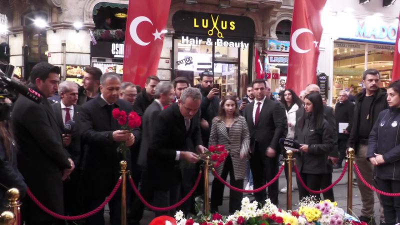 BAKAN ÖZER, İSTİKLAL CADDESİ