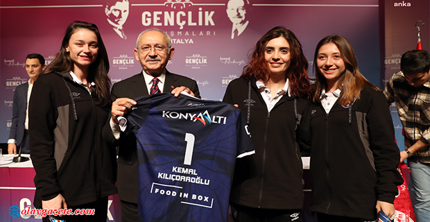 KILIÇDAROĞLU, ANTALYA’DA GENÇLERLE BULUŞTU