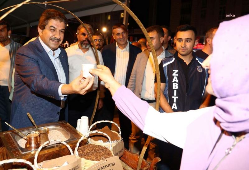 AKP’Lİ ESENLER BELEDİYESİ; 600 KOL SAATİ, 20 BİN LOLİPOP ŞEKER, 7 BİN KUTU ÇİKOLATA VE 80 BİN GÜL VE KARANFİL DAĞITACAK