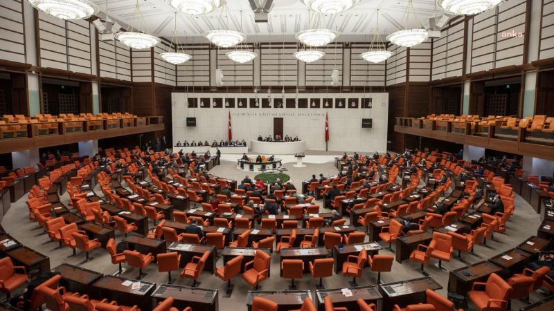 MUHALEFET, SOSYAL MEDYA DÜZENLEMESİNE ŞERH DÜŞTÜ: KAOSU TETİKLEMESİ KAÇINILMAZ