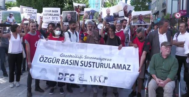 BASIN MESLEK ÖRGÜTLERİ DİYARBAKIR’DA 16 GAZETECİNİN TUTUKLANMASININ BİRİNCİ AYINDA KADIKÖY’DE EYLEM YAPTI