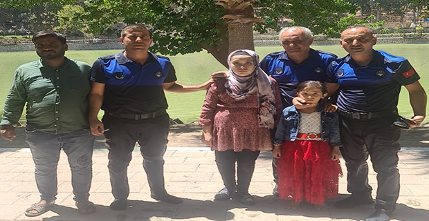 REYHANLI’DA SUYA DÜŞEN KIZ ÇOCUKLARINI BELEDİYE EKİPLERİ KURTARDI