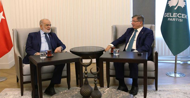 KARAMOLLAOĞLU, AHMET DAVUTOĞLU İLE BİR ARAYA GELDİ