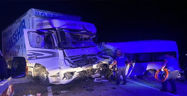 SİVAS - MALATYA YOLUNDA KATLİAM GİBİ KAZA: 8 ÖLÜ
