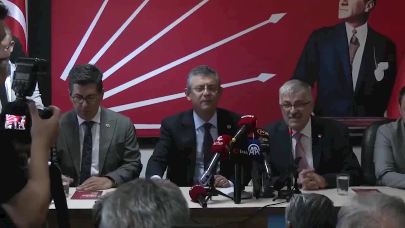 ÖZGÜR ÖZEL, PARTİLİLERE SESLENDİ: “CUMHURİYET’İN 100. YILINDA CHP’Yİ YÖNETECEK KADROLARI BELİRLEYECEKSİNİZ. LÜTFEN 15 GÜN BOYUNCA AKLINA VE VİCDANINA GÜVENDİĞİNİZ HERKESLE KONUŞUN