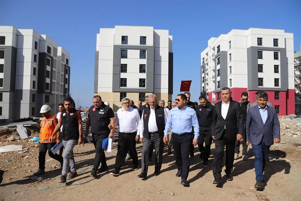 PAYASTA DEPREM KONUTLARI HIZLA YÜKSELİYOR