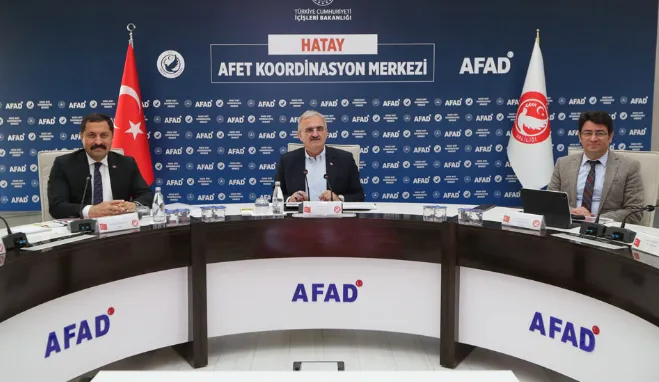 HATAY’DA 173 KONTEYNER KENTTE 170 BİN KİŞİ BARINIYOR