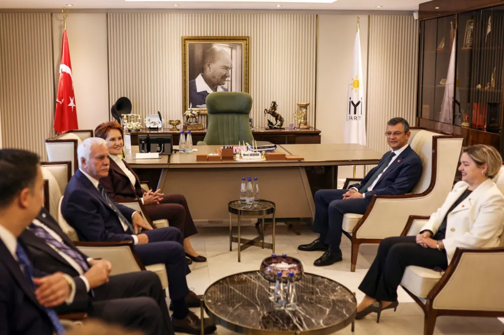 ÖZGÜR ÖZEL-MERAL AKŞENER GÖRÜŞMESİ BAŞLADI