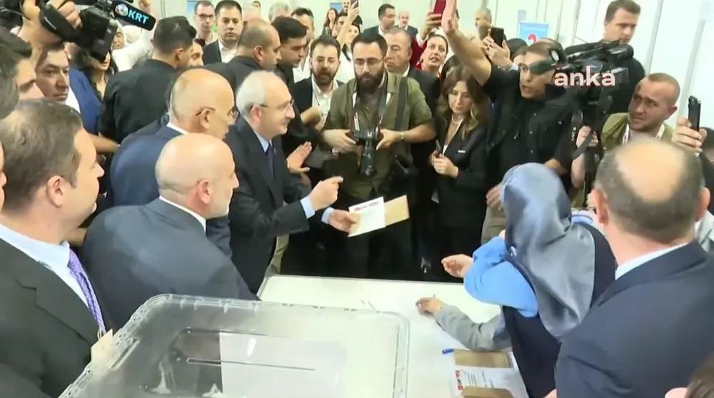 CHP’NİN 38. OLAĞAN KURULTAYI’NDA GENEL BAŞKAN SEÇİMİ İÇİN OY KULLANMA İŞLEMİ SÜRÜYOR