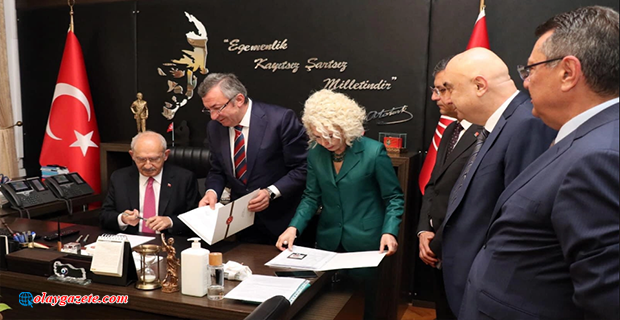 KILIÇDAROĞLU ADAYLIK BAŞVURU BELGELERİNİ İMZALADI