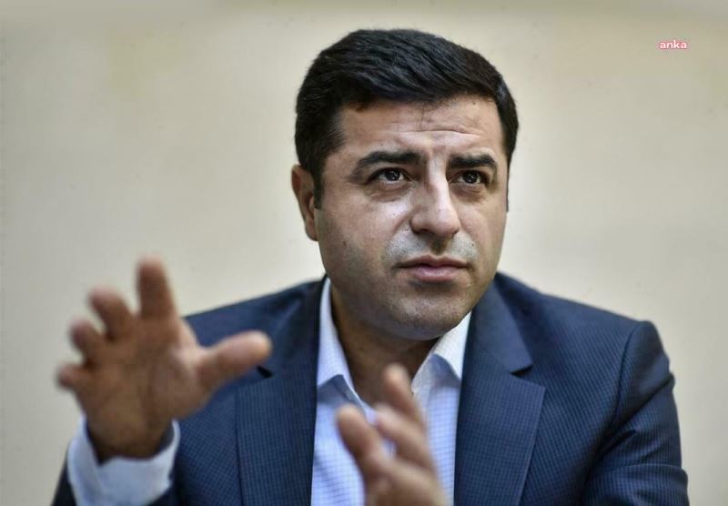 SELAHATTİN DEMİRTAŞ: DEPREMİN AÇTIĞI YARALAR HALEN KANIYOR. DAYANIŞMAYI SÜRDÜRELİM LÜTFEN