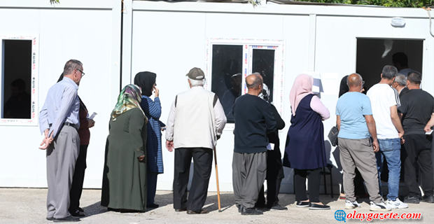 DEPREMZEDE SEÇMENLER KONTEYNERDE OY KULLANIYOR