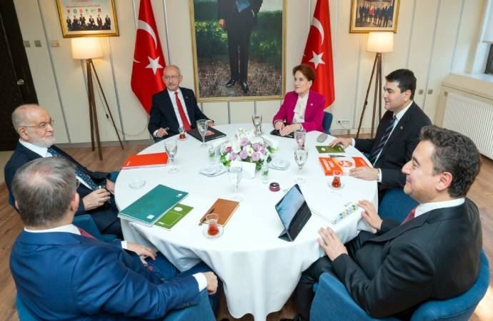 MİLLET İTTİFAKI LİDERLERİ, CUMHURBAŞKANI ADAYI KILIÇDAROĞLU EV SAHİPLİĞİNDE BİR ARAYA GELDİ