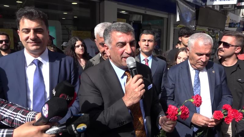 GÜRSEL EROL: “EĞER APO VE TERÖR ÖRGÜTLERİYLE İLGİLİ BİR KANUN DÜZENLEMESİ MECLİS’E GELİRSE O MECLİSİ BİRBİRİNE KATAR, O TEKLİFİ GETİRENİN ALNINI KARIŞLARIZ. SİZ RAHAT OLUN”