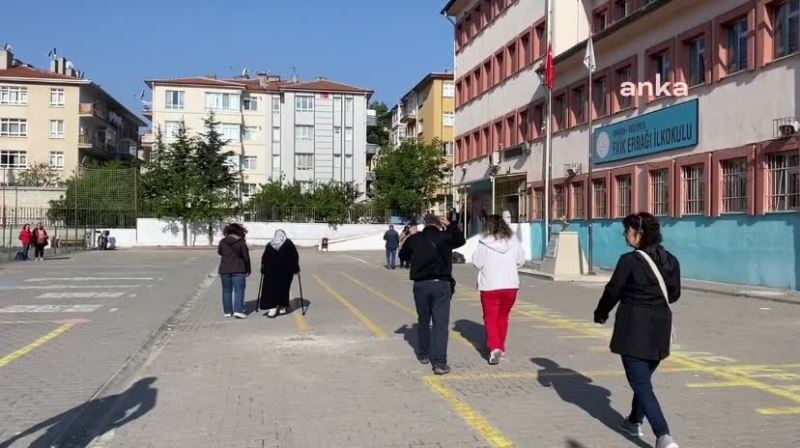 İKİNCİ TUR CUMHURBAŞKANLIĞI SEÇİMİ İÇİN OY VERME İŞLEMİ BAŞLADI