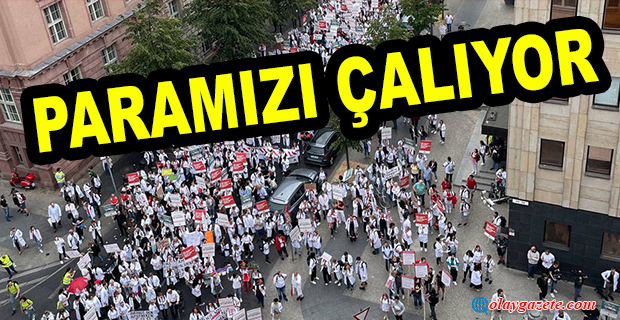 ALMANYA SAĞLIK BAKANI BÜROSUNUN ÖNÜNDEKİ GREVİ PAYLAŞTI