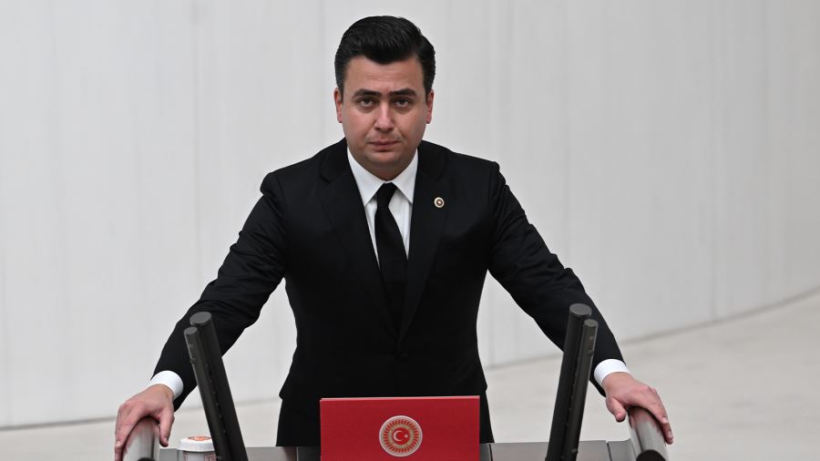 AKP’Lİ OSMAN GÖKÇEK, YEMİN METNİNİ EKSİK OKUDU, İTİRAZ ÜZERİNE YEMİNİNİ TEKRARLADI
