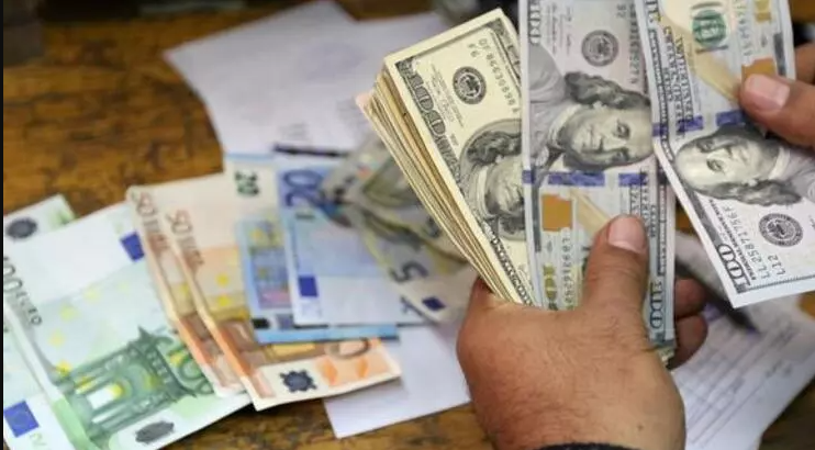 DÖVİZDEKİ TIRMANIŞ ÖNLENEMİYOR.EURO 28LİRANIN ÜZERİNE ÇIKARAK YENİ BİR REKOR KIRDI