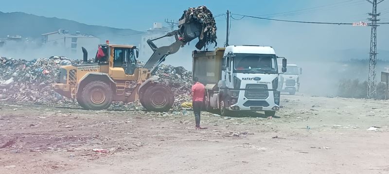 SAMANDAĞ BELEDİYESİ’DEN YEŞİLADA’DA ÇÖP KALDIRMA ÇALIŞMASI 