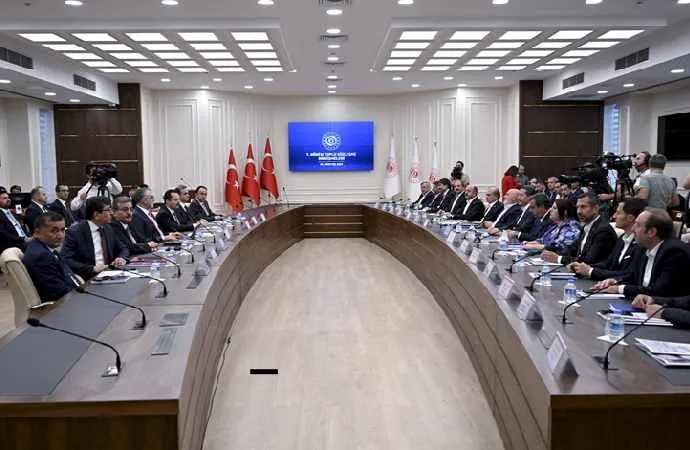 TOPLU SÖZLEŞMEDE ÜÇÜNCÜ RANDEVU! MEMURLARIN GÖZÜNÜ ÇEVİRDİĞİ KRİTİK TOPLANTI BAŞLADI