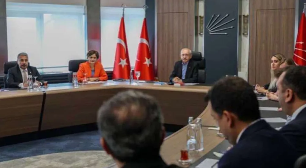 KILIÇDAROĞLU, İSTANBUL İL BAŞKANI CANAN KAFTANCIOĞLU VE İSTANBUL İLÇE BAŞKANLARINI KABUL ETTİ