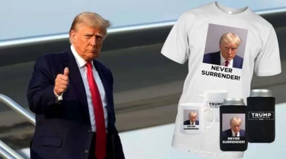 TRUMP, SABIKA FOTOĞRAFINI BASTIRDIĞI ÜRÜNLERİ SATIŞA SUNDU