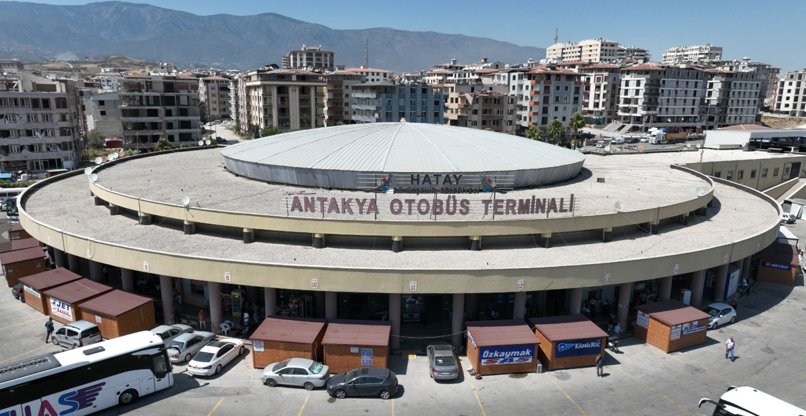 DEPREMDEN HASAR ALAN ANTAKYA ŞEHİRLERARASI OTOBÜS TERMİNALİ’NİN ONARIM ÇALIŞMALARI TAMAMLANIYOR