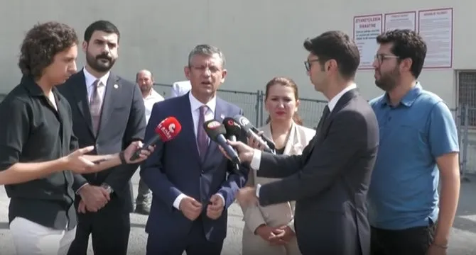 ÖZGÜR ÖZEL, GEZİ DAVASI TUTUKLULULARINI ZİYARET ETTİ... 