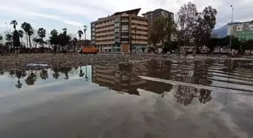 DEPREMDE ÇÖKEN İSKENDERUN SAHİLİ YİNE GÖLE DÖNDÜ 