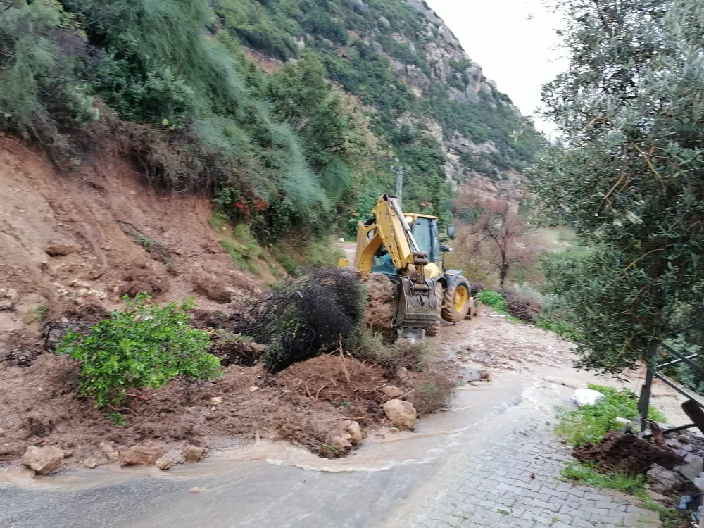 KUVVETLİ YAĞIŞLAR SONRASI HATAY’DA ÇALIŞMALAR DEVAM EDİYOR