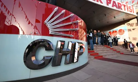 CHP’DE İKİ BAŞKAN ADAYI DEĞİŞTİ