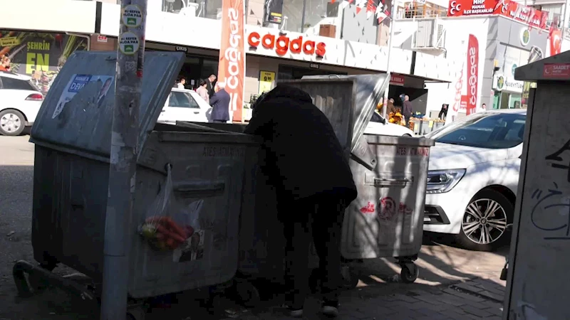 MAMAKLI YURTTAŞ ÇÖPTEN ÇÜRÜK MEYVE VE SEBZE TOPLAMAYA ÇALIŞTI, HALKIN ÇEKTİĞİ EKONOMİK SIKINTI BİR KEZ DAHA GÖZLER ÖNÜNE SERİLDİ