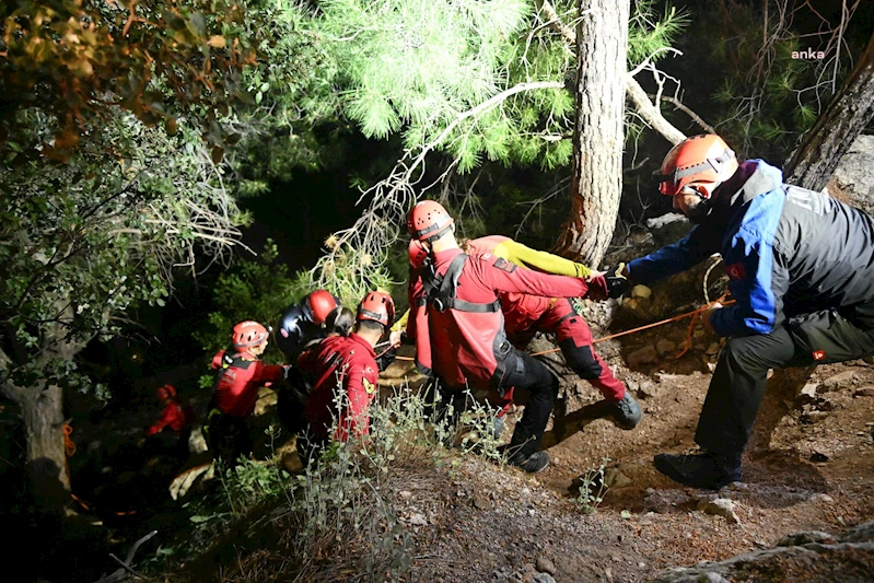 TELEFERİKTE MAHSUR KALANLARI KURTARMA ÇALIŞMALARI SÜRÜYOR...