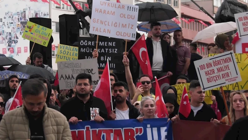 ATANAMAYAN ÖĞRETMENLER ANKARA’DA EYLEM YAPTI