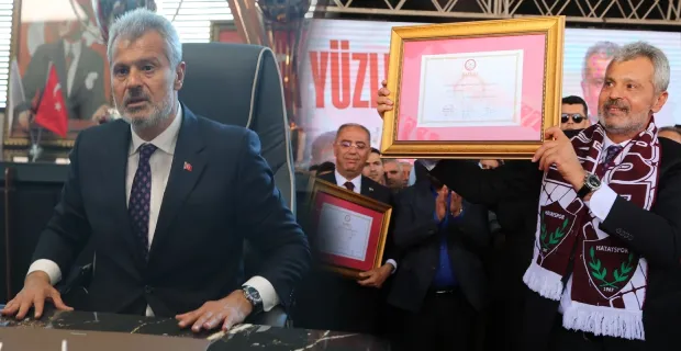 HATAY BÜYÜKŞEHİR BELEDİYE BAŞKANI MEHMET ÖNTÜRK MAZBATASINI ALDI