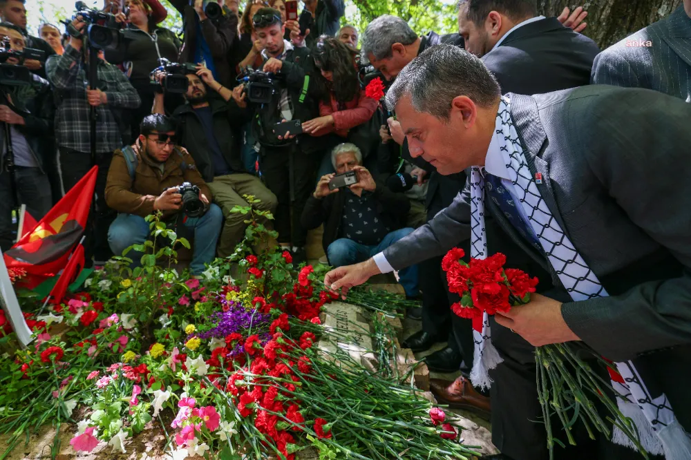 CHP GENEL BAŞKANI ÖZEL, “ÜÇ FİDAN’I ANDI: “HATIRALARI ÖNÜNDE SAYGIYLA EĞİLİYORUM
