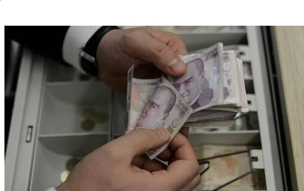 En düşük emekli aylığının 12 bin 500 lira olmasını öngören madde Meclis