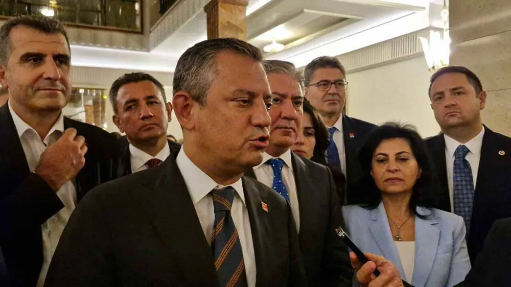 ÖZGÜR ÖZEL