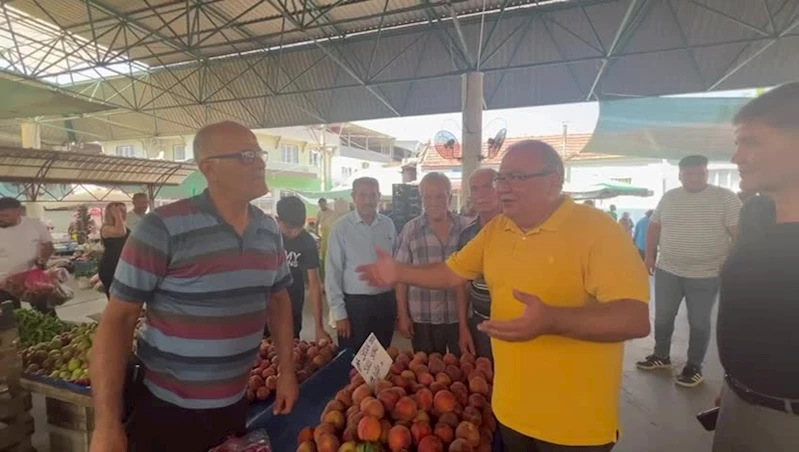 Pahalılıktan yakınan pazarcı esnafı, CHP’li Bülbül’e dert yandı: “Bizi görmüyorlar. Yarın erken seçim olsun”