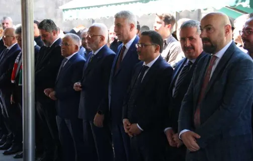 AKP’NİN KALESİNDE HANİYE NAMAZINA KATILAN BAKANA CAMİ ÇIKIŞI İSRAİL PROTESTOSU