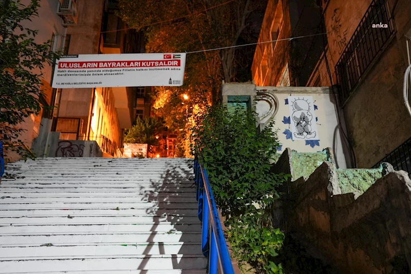 Merdivenlere resmedilen Filistin bayrağıyla ilgili Beyoğlu Belediyesi