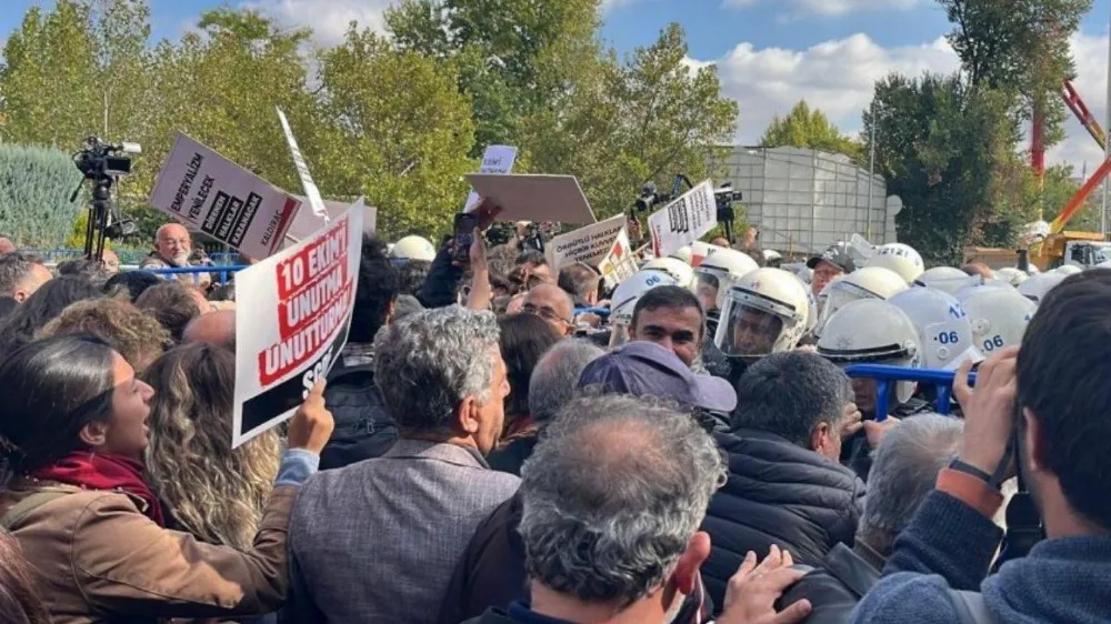 10 EKİM KATLİAMI 10. YILINDA: BİBER GAZIYLA YÜRÜYÜŞE MÜDAHALE