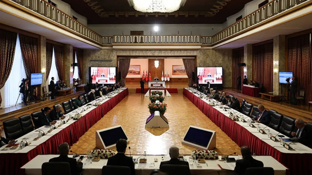 ANKARA’DA YOĞUN TRAFİK: KOMİSYON FİDAN’I DİNLEYECEK, ERDOĞAN İMRALI HEYETİ İLE GÖRÜŞECEK