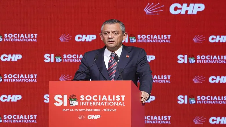 CHP LİDERİ ÖZEL, ULUSLARARASI SAHNEDE: GÖZLER MADRİD TOPLANTISINDA