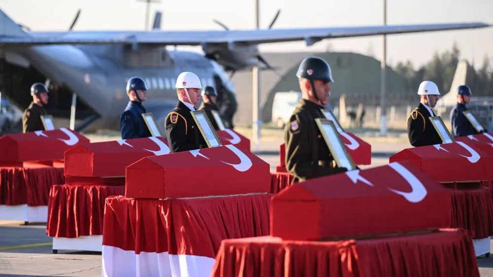 “ANKARA’DA YÜREK YAKAN TÖREN: 20 ASKER SON YOLCULUĞUNA UĞURLANDI”