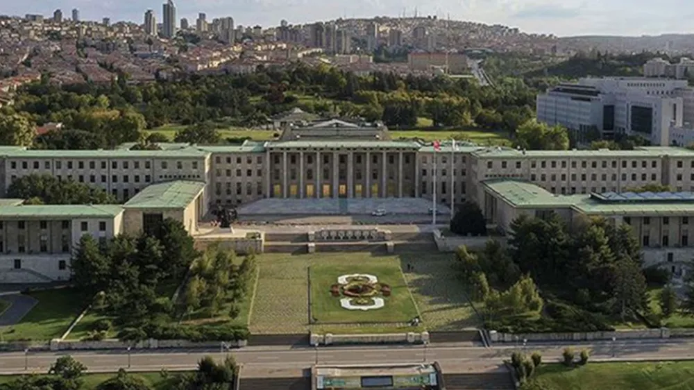   “TBMM’DE TACİZ İDDİALARI ALEVLENDİ: LOKANTA ÇALIŞANI TUTUKLANARAK CEZAEVİNE GÖNDERİLDİ!”
