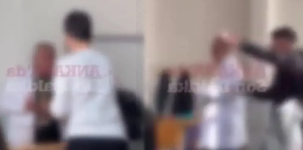 SINIFTA UTANÇ ANLARI: ÖĞRETMENE ZORBALIK GÖRÜNTÜLERİ TÜRKİYE’Yİ AYAĞA KALDIRDI!