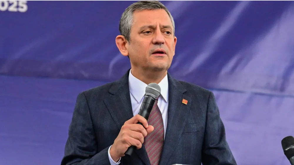 ÖZGÜR ÖZEL